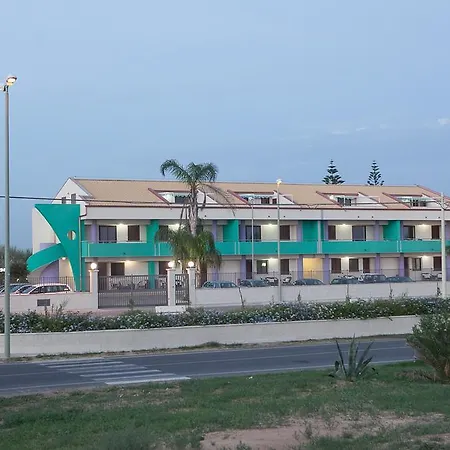 Fronte Mare Aparthotel Santa Maria Del Focallo